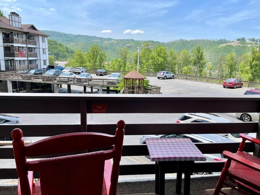 Relaxing Mountain Condo In Gatlinburg With City View ! Dış mekan fotoğraf
